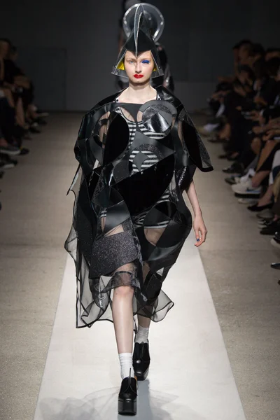 Look 32